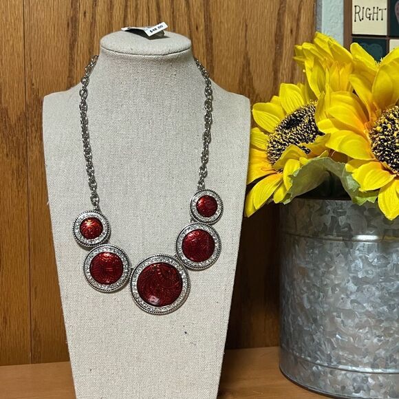NWT Scroll by Dillard’s Elegant Red & Silver Necklace #J3 - Picture 1 of 6